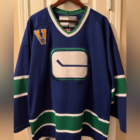 Men’s VTG 90’s Vancouver Canucks NHL CCM Hockey Jersey Large - Picture 2 of 7